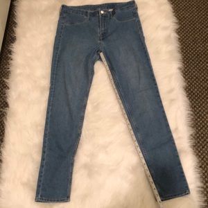 H & M light wash skinny jeans size 29